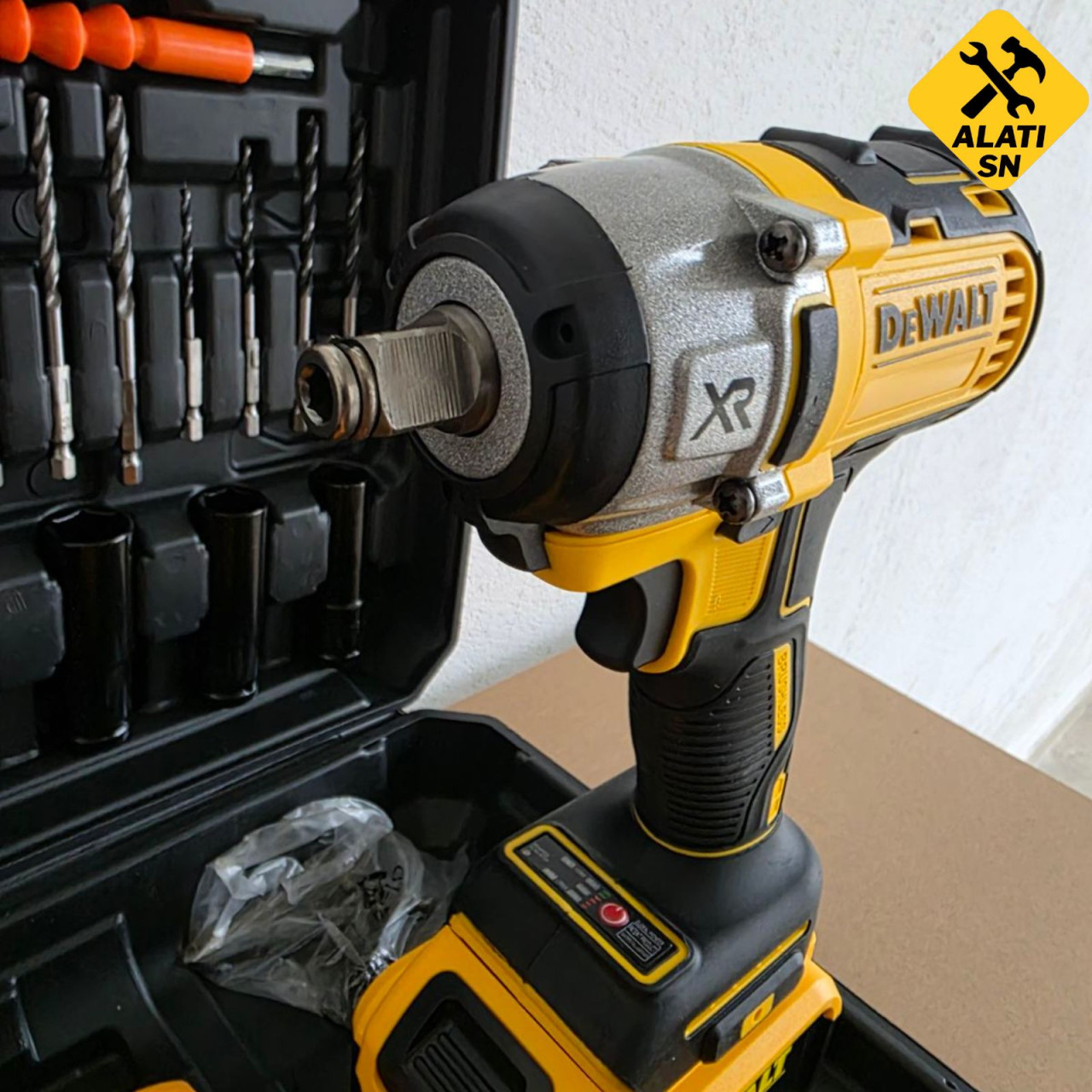 Aku udarni odvijač / bušilica DeWalt sa dodatnim alatom - 128 V