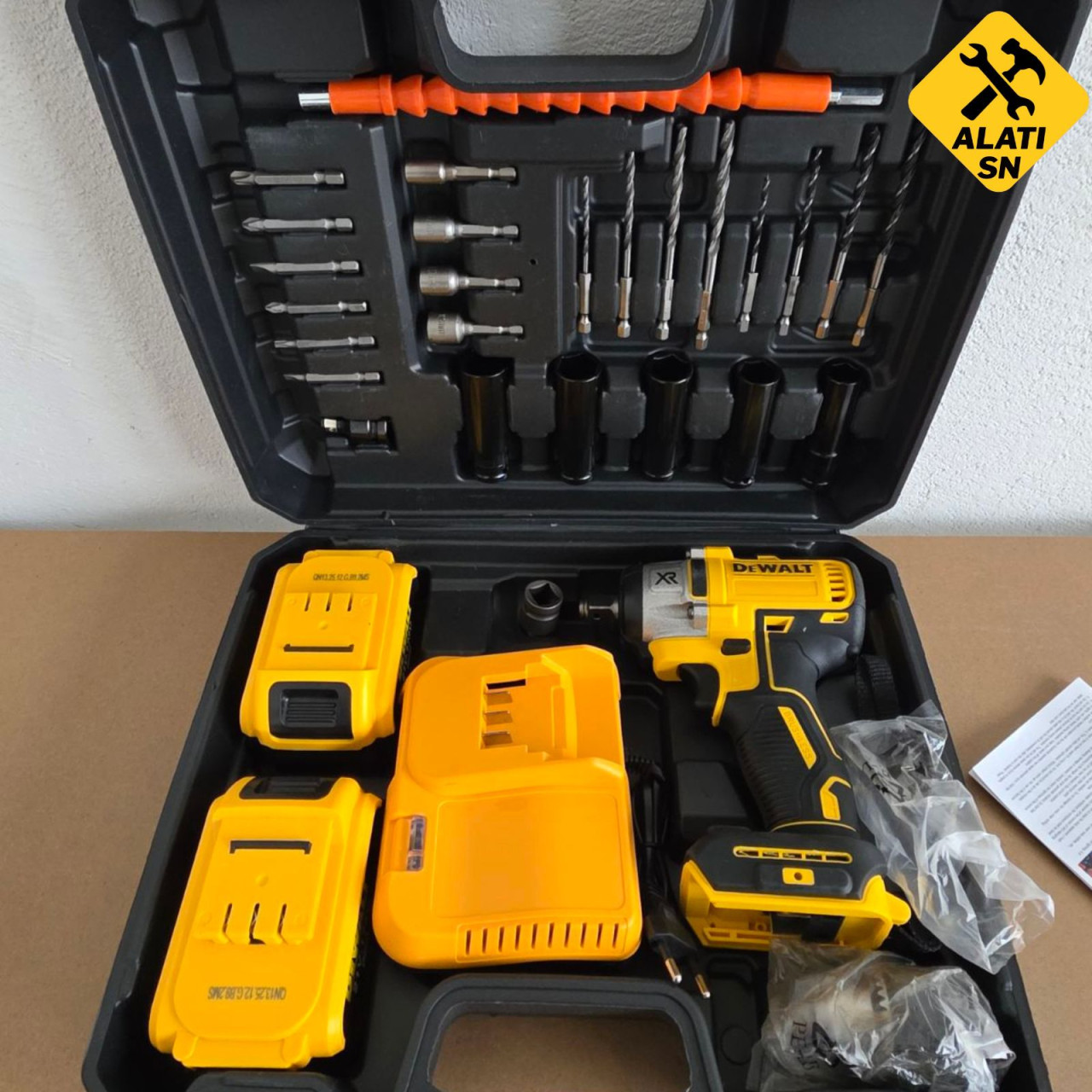 Aku udarni odvijač / bušilica DeWalt sa dodatnim alatom - 128 V