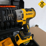 Aku udarni odvijač / bušilica DeWalt sa dodatnim alatom - 128 V